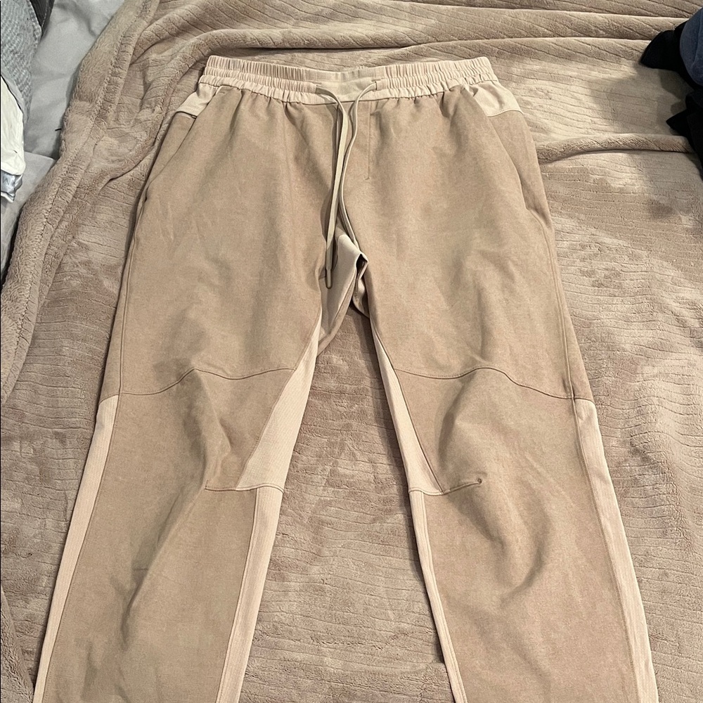 Lululemon men’s sweat pants with optional tapered ankle